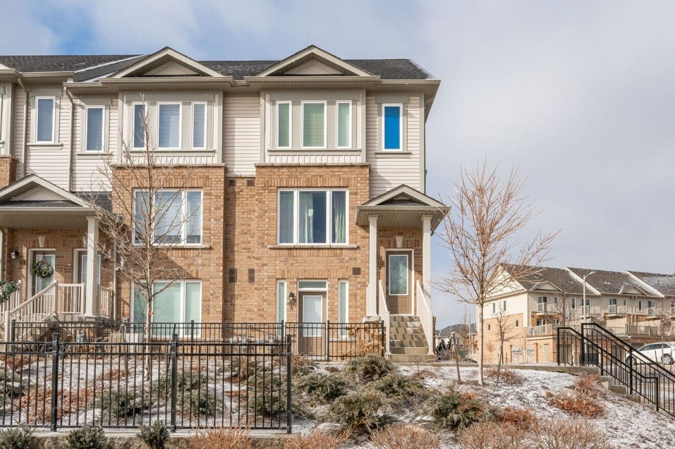 6-122 Watson Parkway N