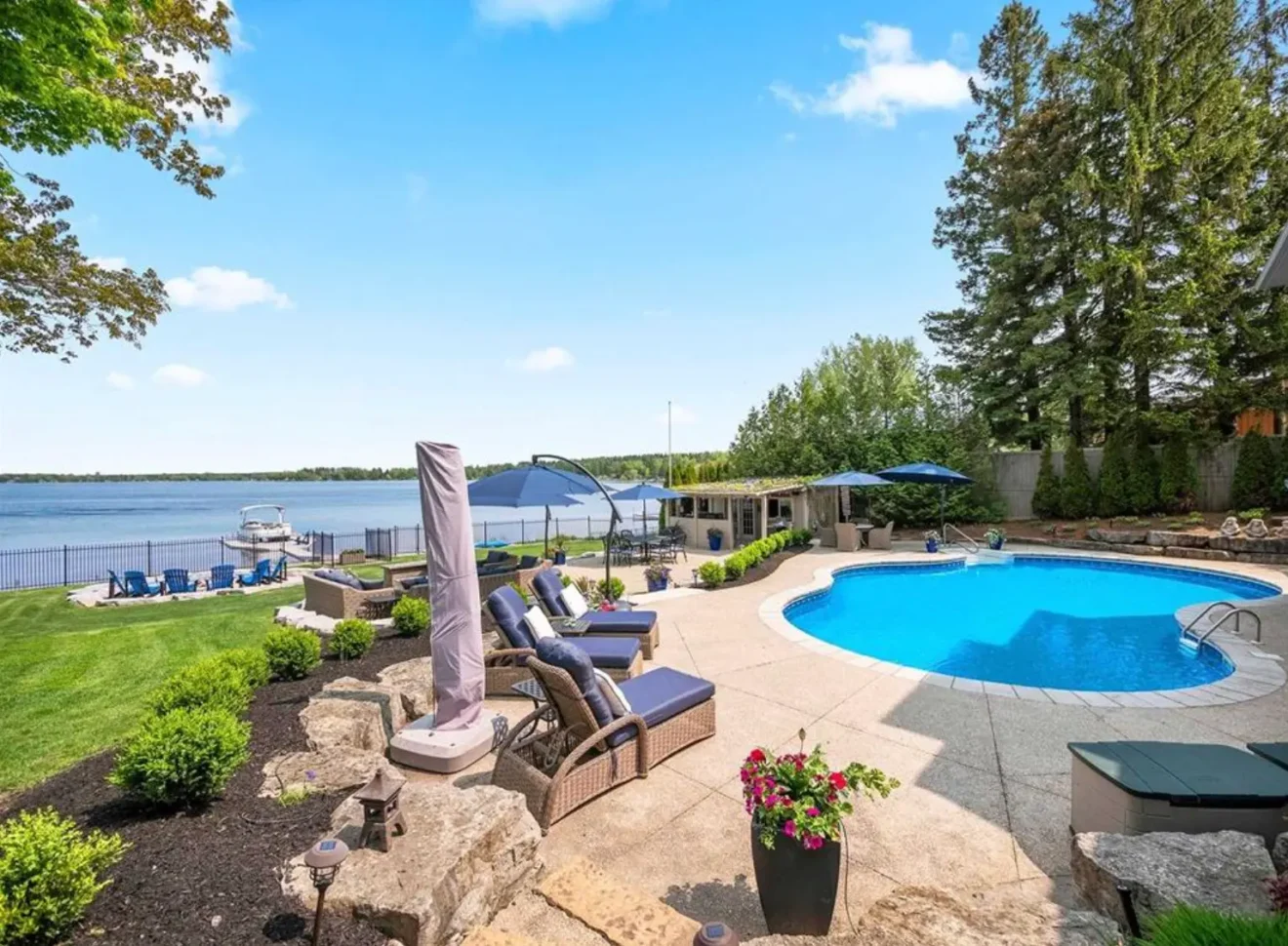 luxury waterfront homes Belwood Lake